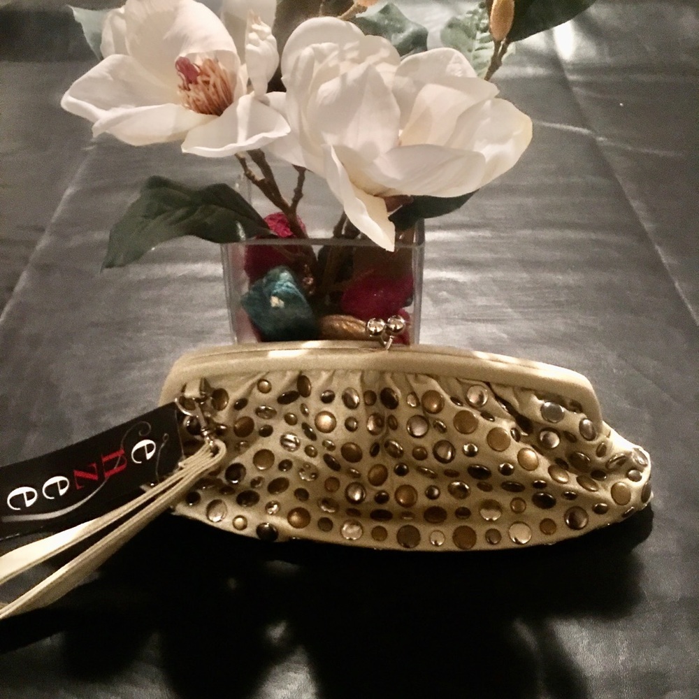 Enzee  Cream Studded Crossbody Wristlet ‘NWT’